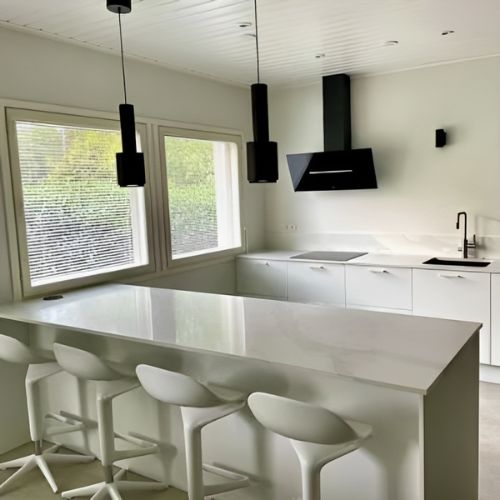 Modern Kitchen with CALACATTA Quartz Countertop