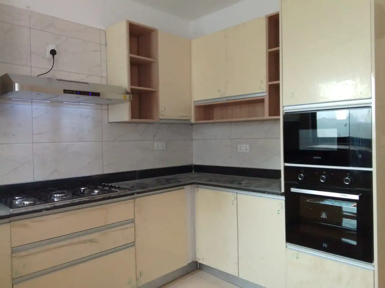 Built-in FE633 Oven, 28EPS Microwave Oven and Slim Kitchen Hood